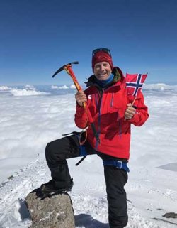 Bilde: Torgeir Flatjord på toppen av Elbrus (5 642 moh.) i 2017